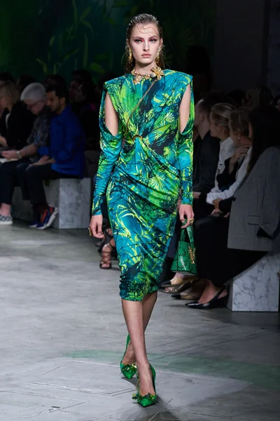 Look 18
